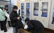 把好疫情关，共同防控时——球盟会再次开展爱心发放口罩活动